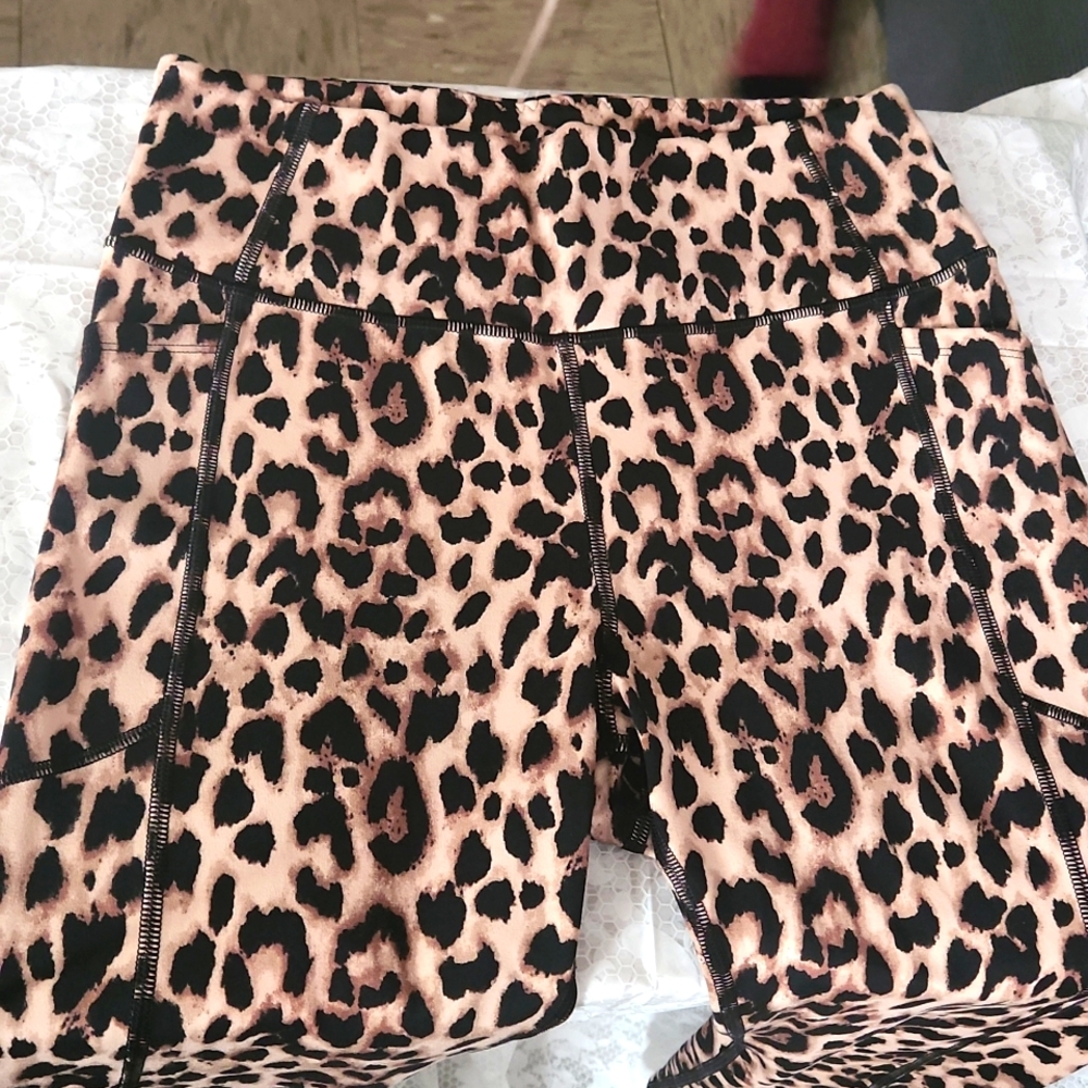 VS SIZE 10 LEOPARD PRINT ORG $79
